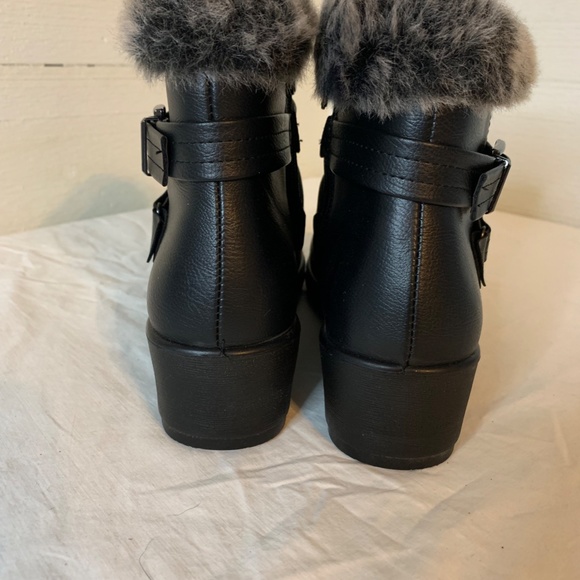 Short Fur Cuffed Black Boots. Size 7. **NEW** - Picture 6 of 11